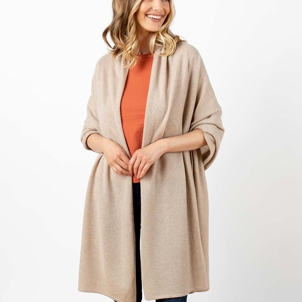 Lightweight vs Featherweight Cashmere Scarves: How to Choose the Right Feel