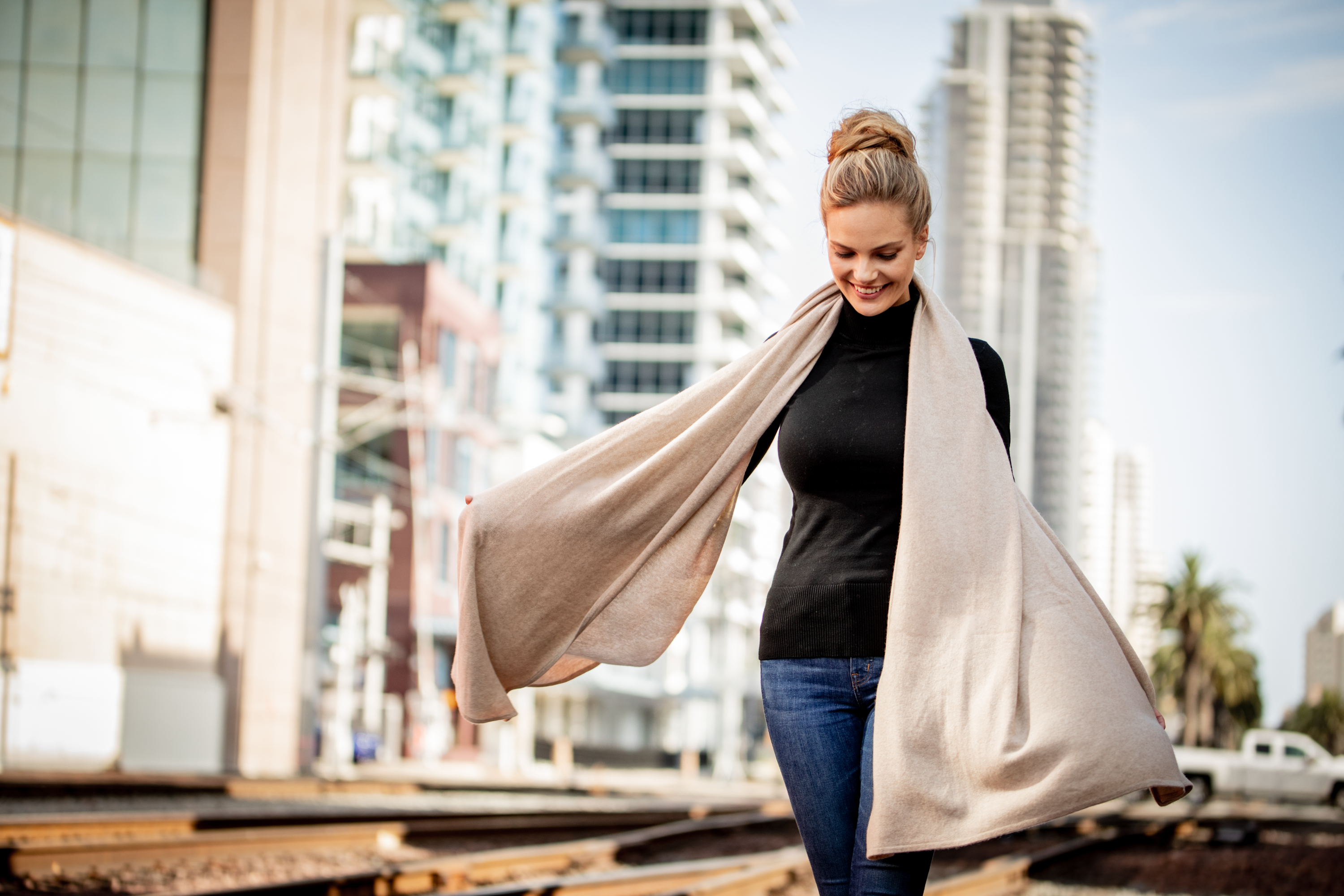 Alpine-Cashmere-Chunky-Travel-Wrap-in-Oatmeal 