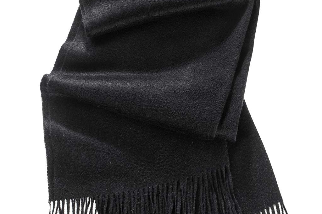 Alpine Cashmere Ripple Finish Wrap in Black